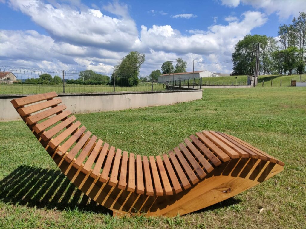 Chaise longue cintrée en bois réalisée par Bois Joli Création