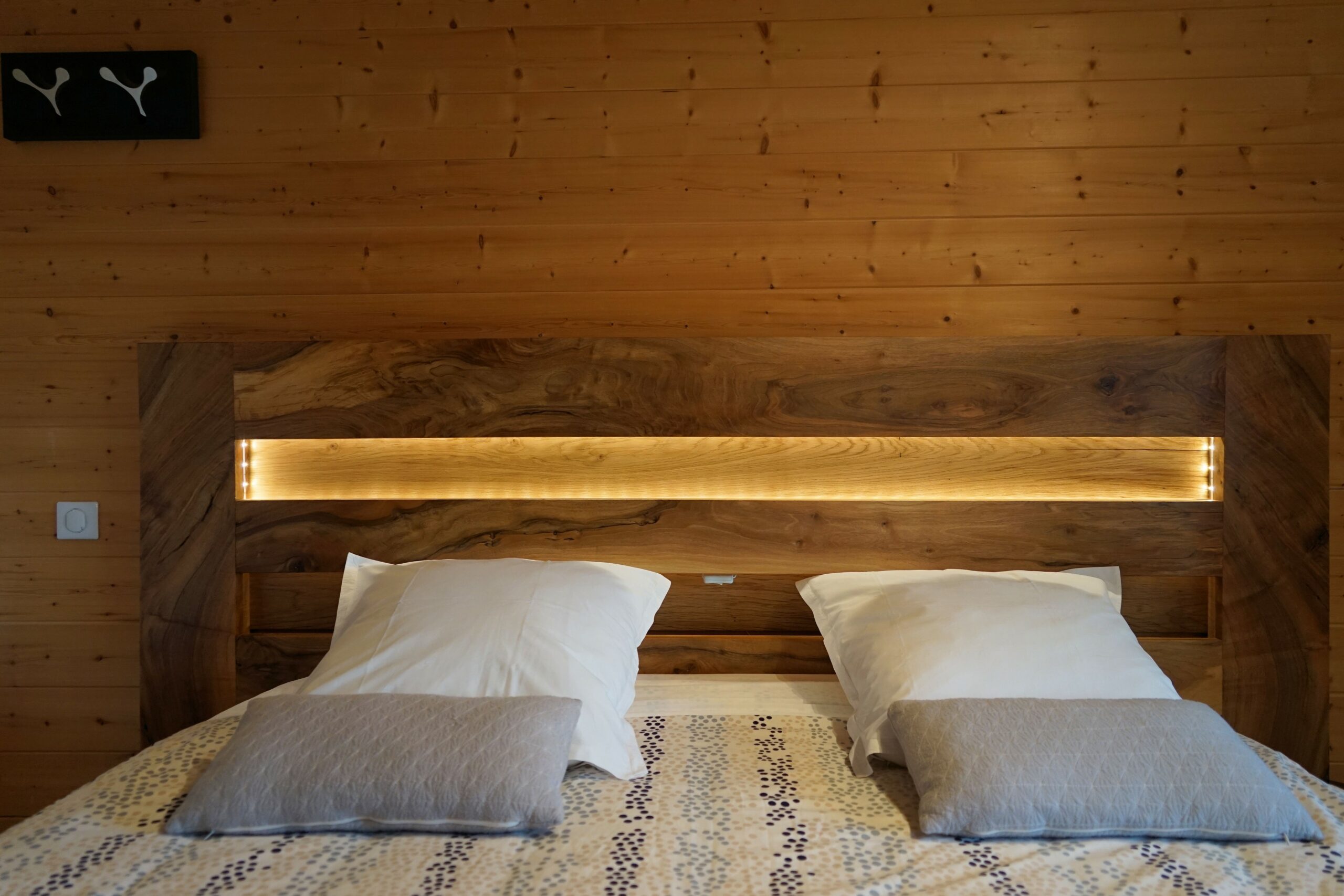 Tete de lit noyer — vue 1 — Bois Joli Création